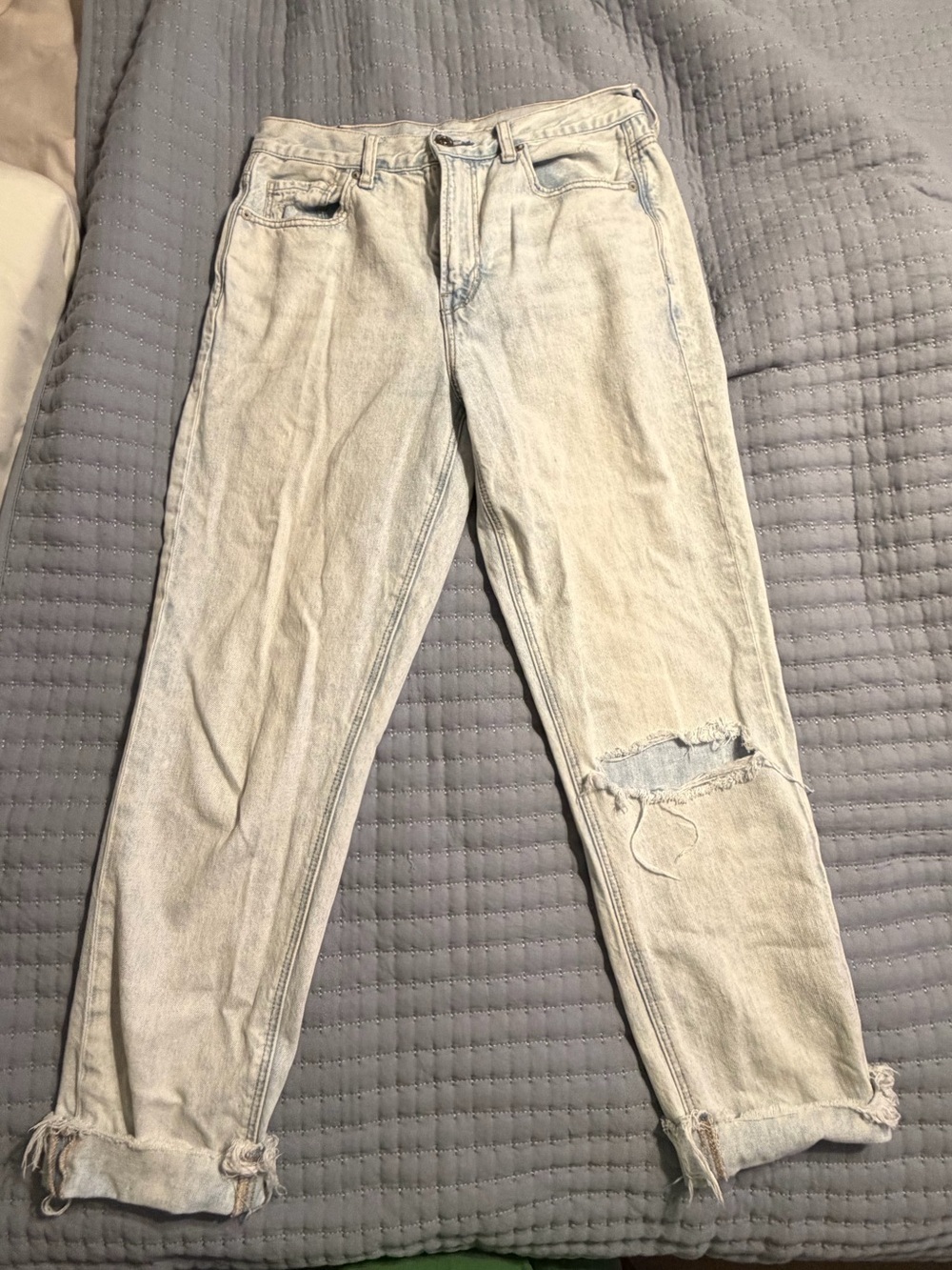 American Eagle Outfitters Light Wash Distressed Denim Jeans